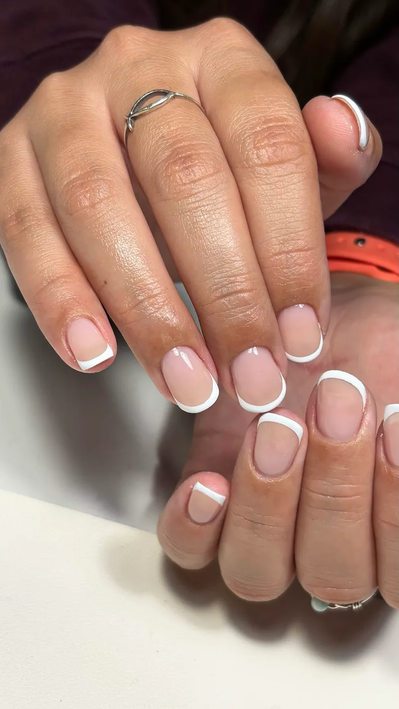 French blanche sur ongles courts