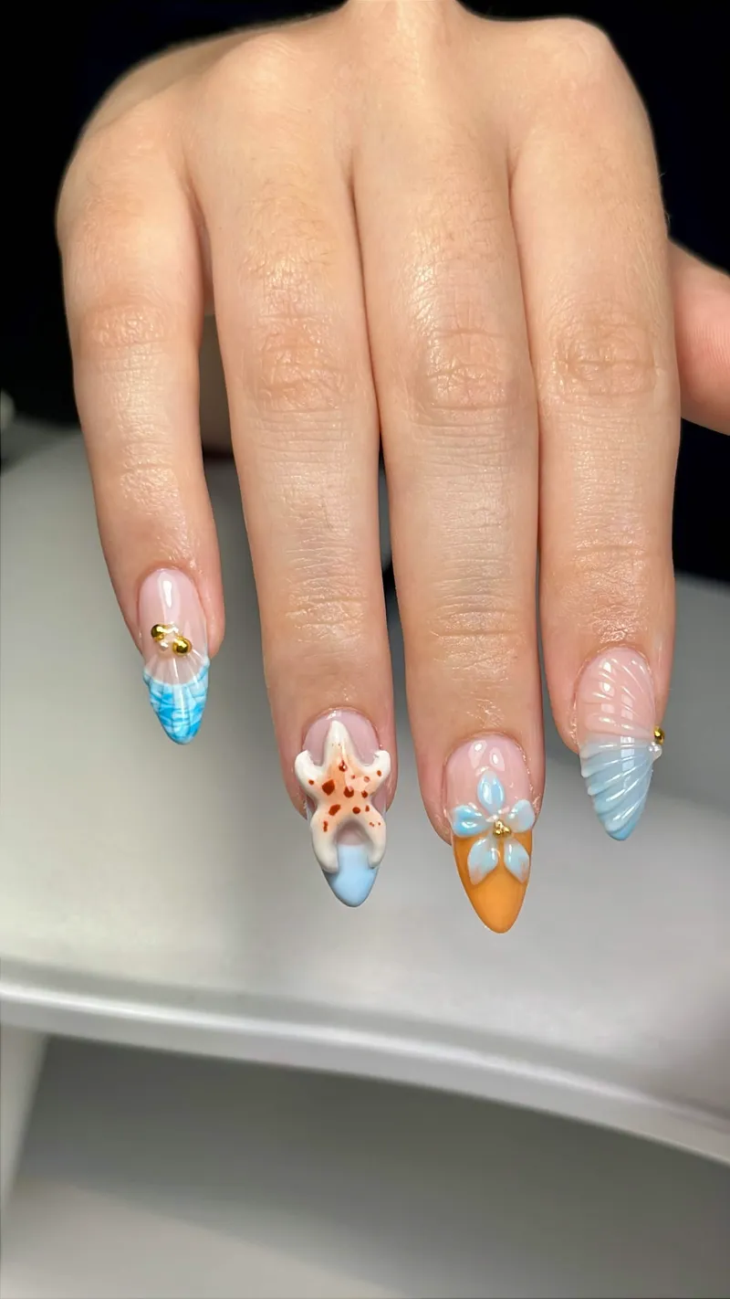 Nail art plage : étoile de mer et coquillage en relief